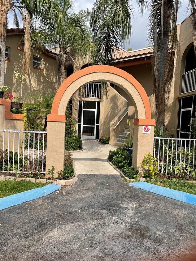 8886 SW 3rd St Unit 105, Pembroke Pines, FL 33025 Condo for Rent in