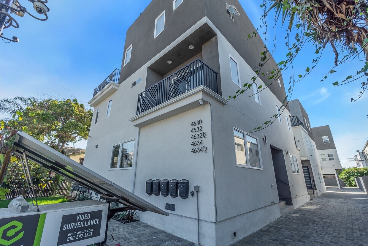 4630 Saint Elmo Drive, Unit 4634 1/2 Apartment for Rent in Los