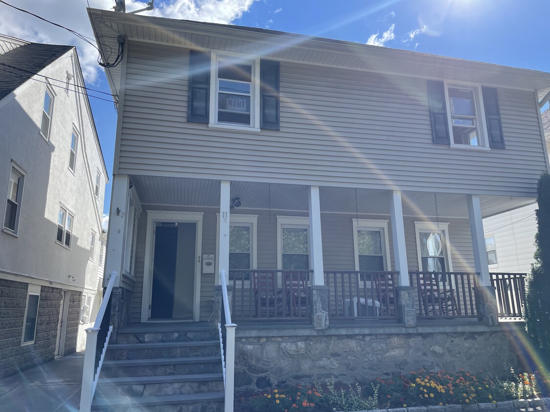 Primary Photo - 11 Bible St