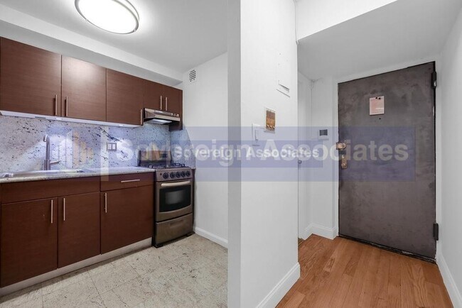 Foto del edificio - 425 East 80th Street