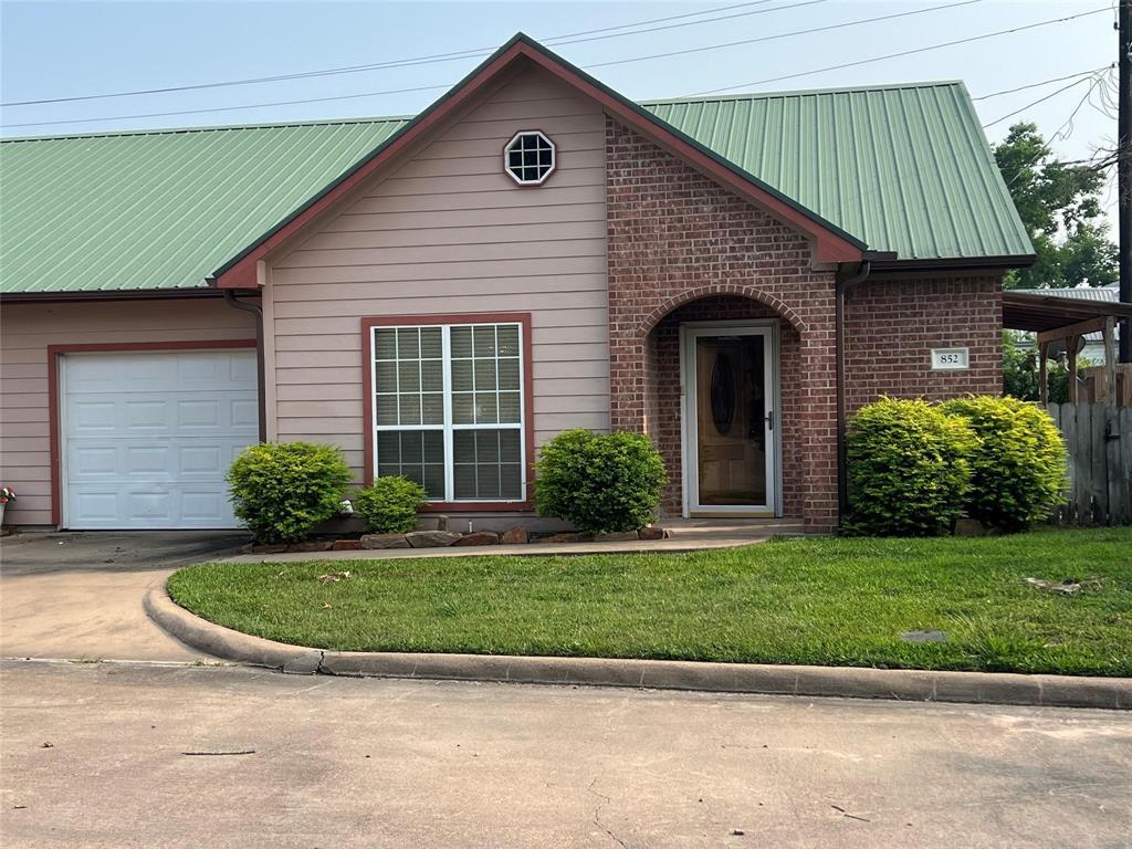 Foto principal - 852 Tangle Oaks Dr
