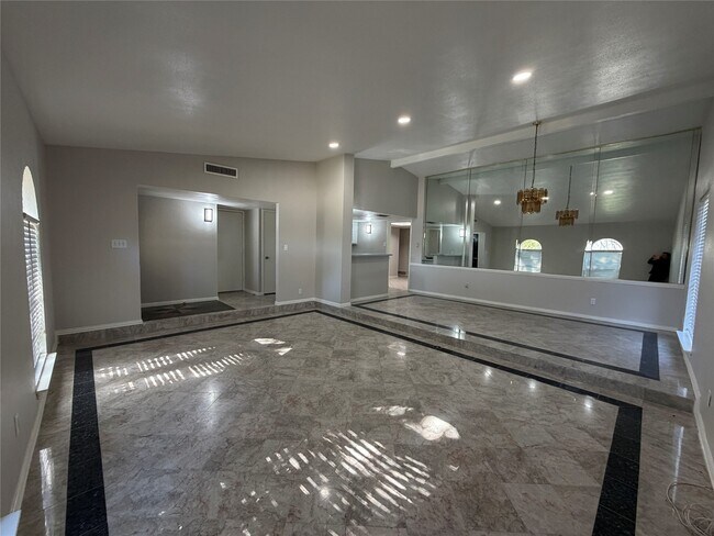 Building Photo - 16914 Clan MacGregor Dr