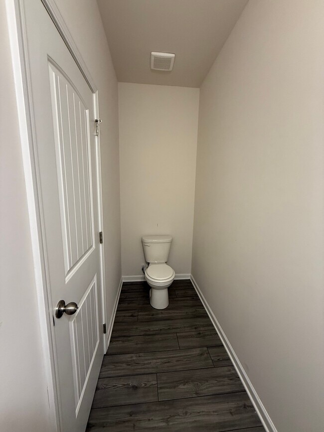 Building Photo - 79 Pineview Dr