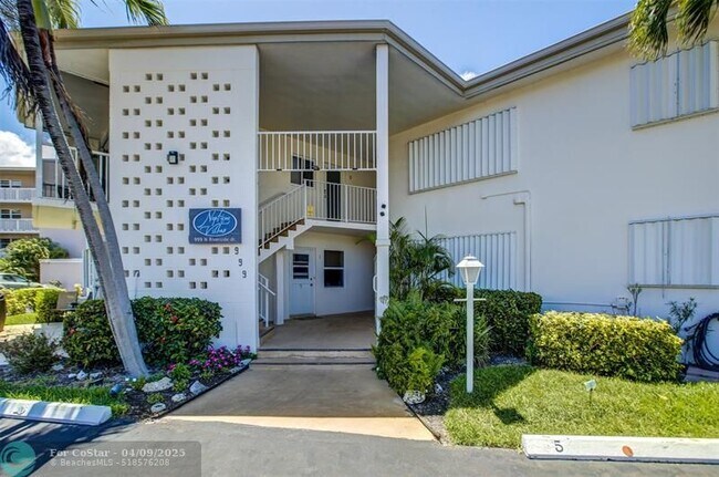 Foto del edificio - 999 N Riverside Dr