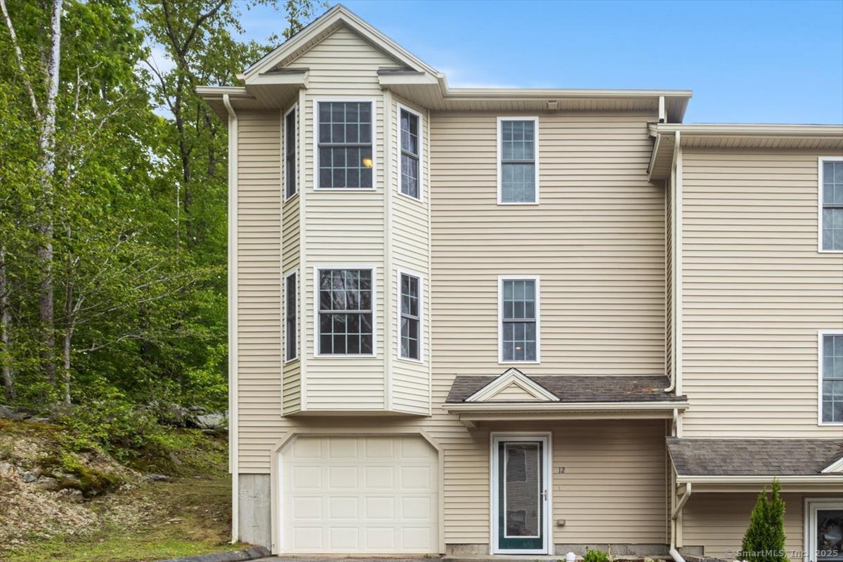 Foto principal - 67 Corning Rd