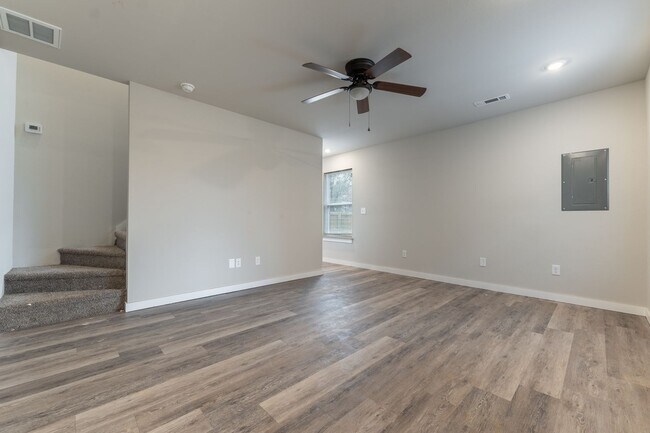Building Photo - 1346 N Porter Rd