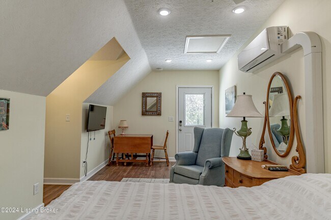 Building Photo - 318 Westport Dr