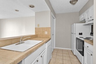 Building Photo - 12500 Melville Dr