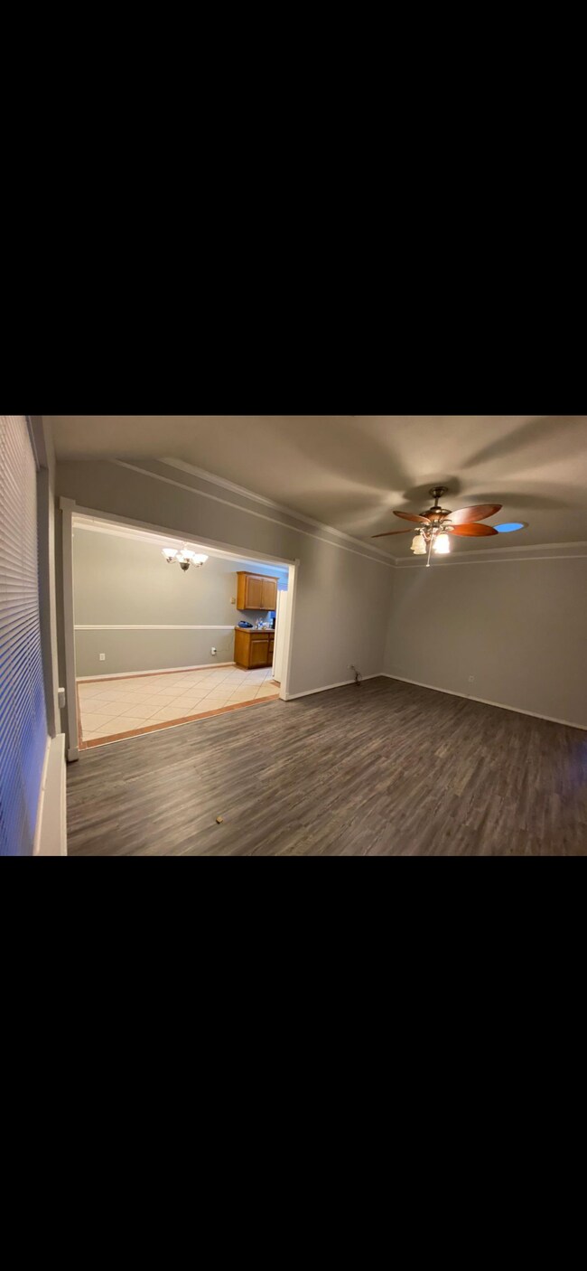 Building Photo - 725 Peppertree Ct