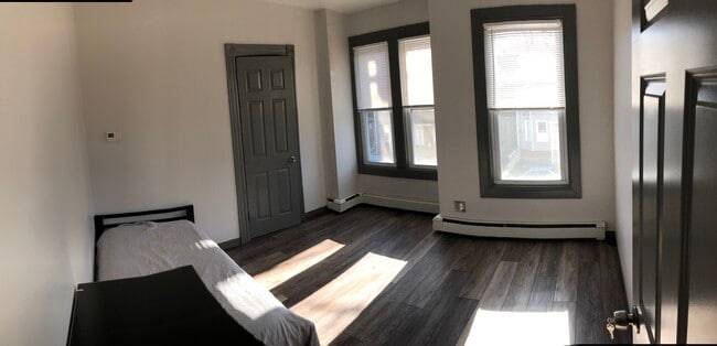 Foto del edificio - 136 Austin St