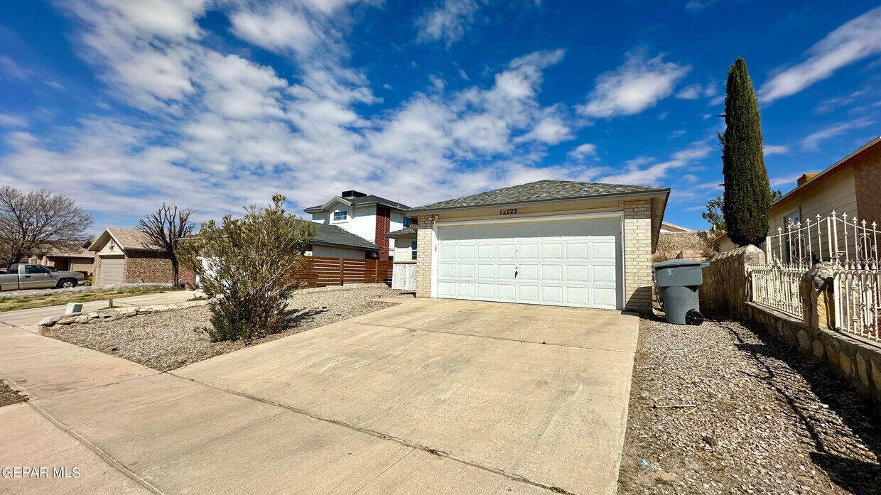 Foto principal - 12125 St Crispin Ave