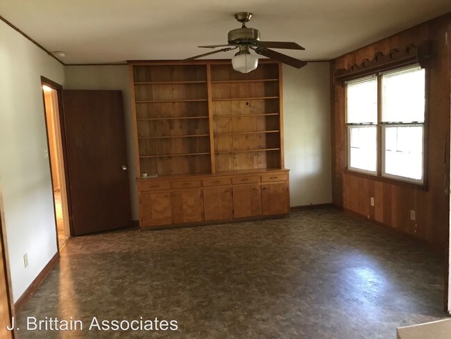 Building Photo - 3 br, 2 bath House - 1301 Meadowbrook Lane