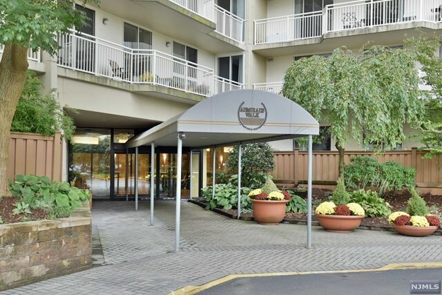 Foto del edificio - 1055 River Rd