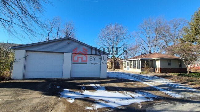 Foto del edificio - Three Bedroom House | Detached Garage | Ba...
