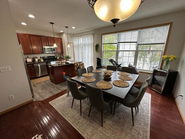 Foto del edificio - 4658 Woodland Ave