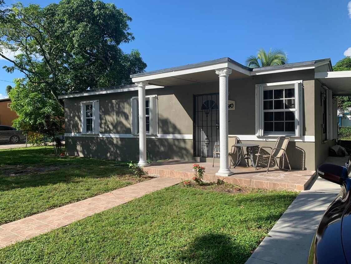 Foto principal - 16340 NW 17th Ct