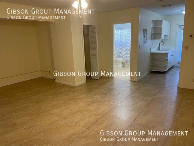 Building Photo - 631 NE 17th Way