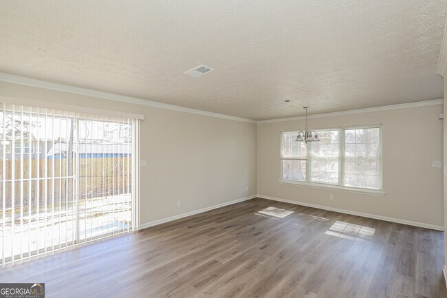 Foto del edificio - 295 Adena Ln W