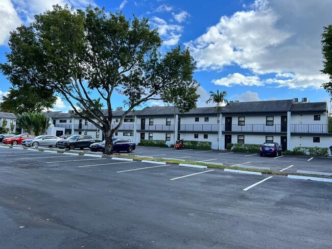 Building Photo - Colonial Village - 7550 Stirling Rd