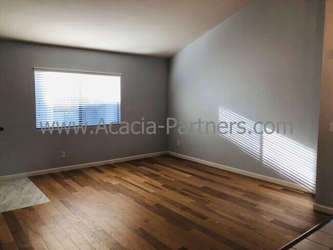 Building Photo - Two Bedroom on East Side