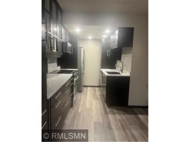 Foto del edificio - 3680 Independence Ave S