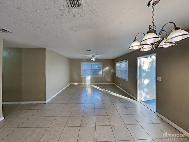 Foto del edificio - 5551 82nd Ave N