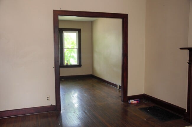 Building Photo - 123 E 7th Ave