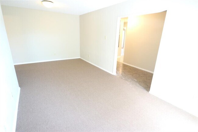 Building Photo - 12535 Versailles Dr