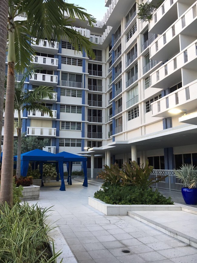 Building Photo - 800 West Ave