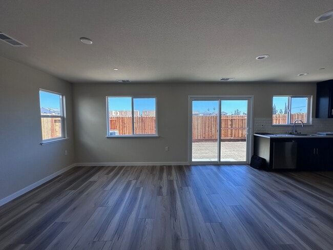 Building Photo - 450 Peppercorn Dr