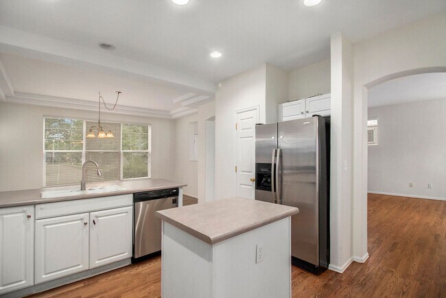 Building Photo - Available NOW! 4-Bedroom in one of Denver’...