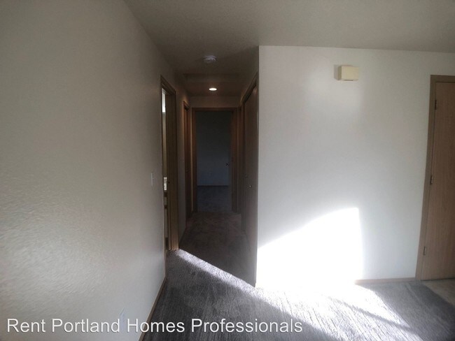 Foto del edificio - 2739-2743 SW Jasmine Pl