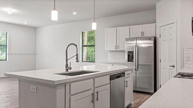 Foto del edificio - 7702 Deer Park Ave