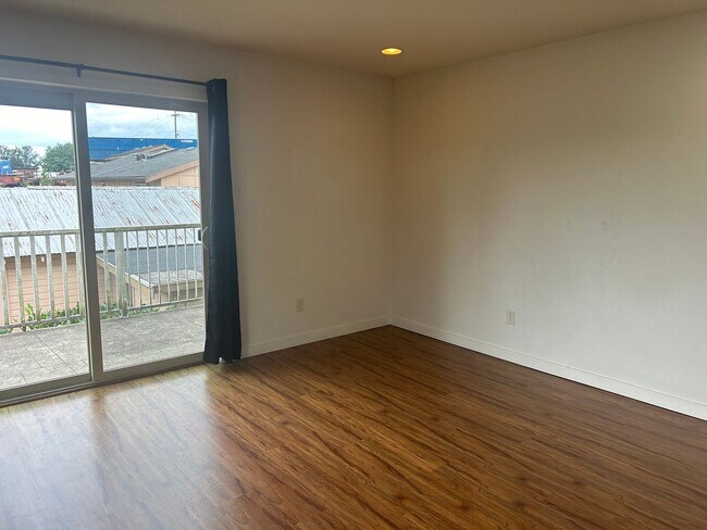 Foto del edificio - 5702 Bass Dr