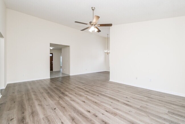 Building Photo - 10147 Cedar Dune Dr