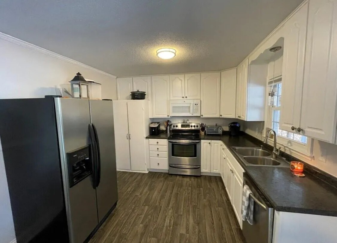 Primary Photo - 132 SE 33rd St
