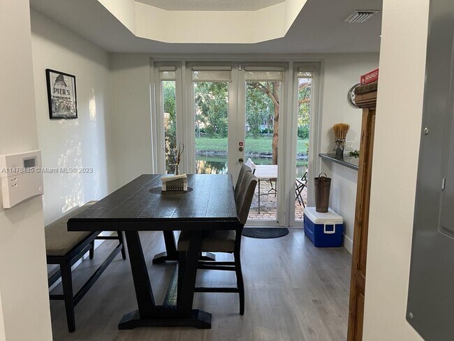 Foto del edificio - 811 SW 143rd Ave