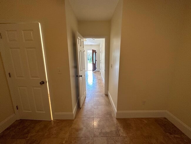 Building Photo - 8 Grant St