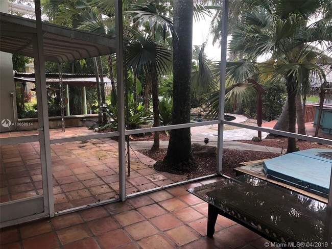 Foto del edificio - 2455 Nassau Ln