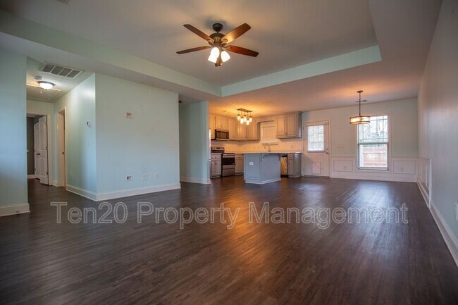 Building Photo - 10 Kendall Ct