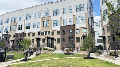 Building Photo - 201 New St