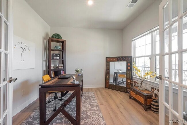 Foto del edificio - 9332 Janeway Dr