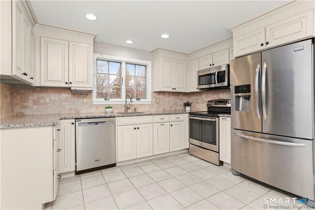 Foto del edificio - 608 Stillson Rd