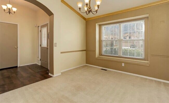 Foto del edificio - 770 Amberglen Ct