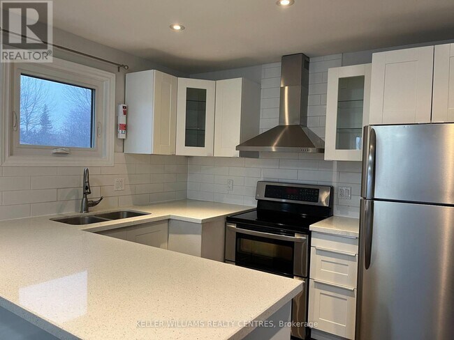 Photo du bâtiment - 211 Silverbirch Dr