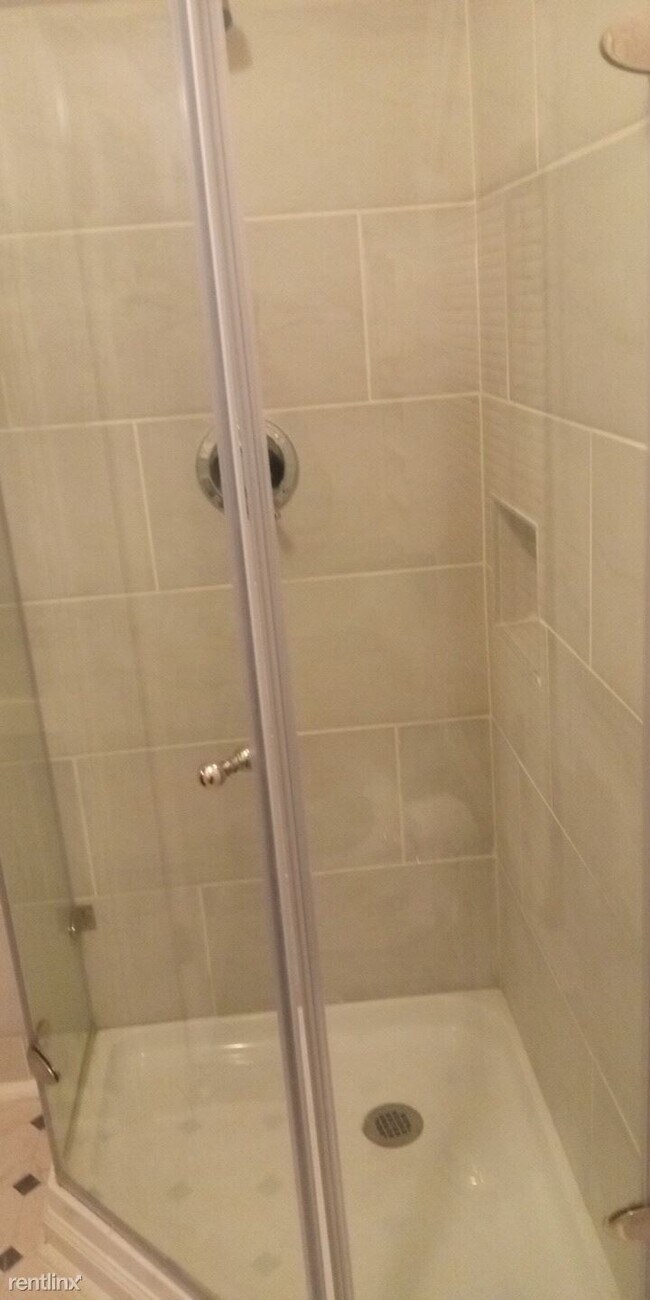 Foto del edificio - 3 br, 1 bath Triplex - 59 W Porter St 3 rd...