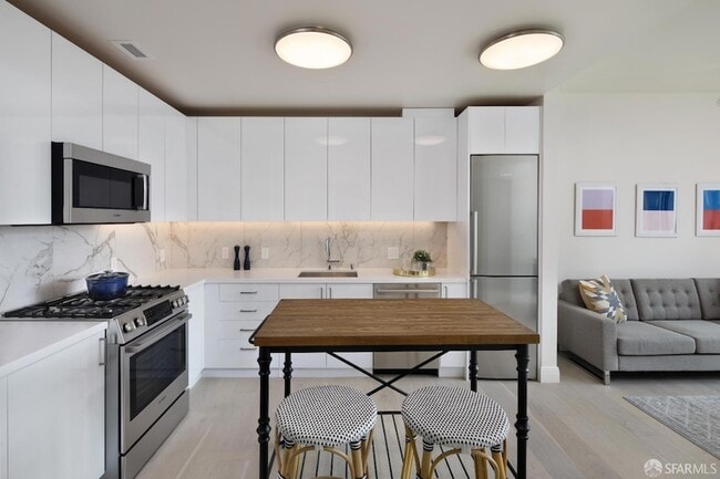 Building Photo - 588 Minna St