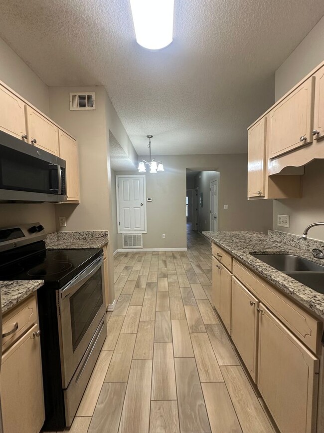 Building Photo - Quiet Condo at The Oaks at Niceville