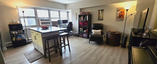 Foto del edificio - 4970 N Marine Dr