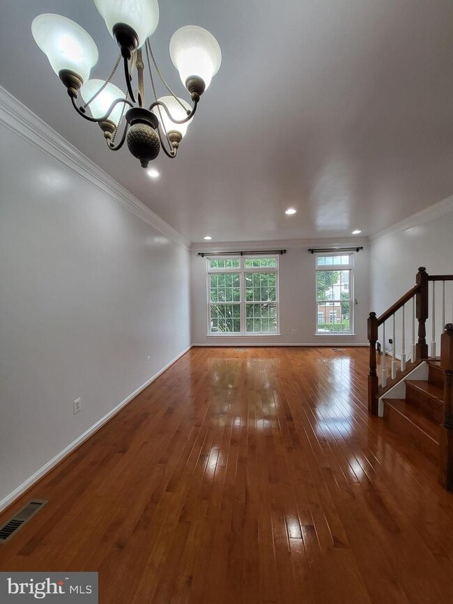 42595 Pine Forest Dr, Chantilly, VA 20152 Townhome Rentals in